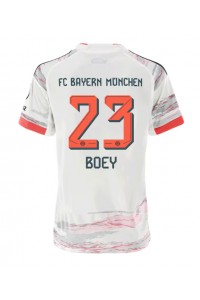 Bayern Munich Sacha Boey #23 Fotballdrakt Borte Klær Dame 2025-26 Korte ermer